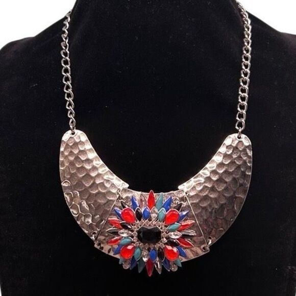 Vtg Hammered Metal Rhinestone Cluster Boomerang Necklace Women's 17" Silver-tone - Picture 3 of 6